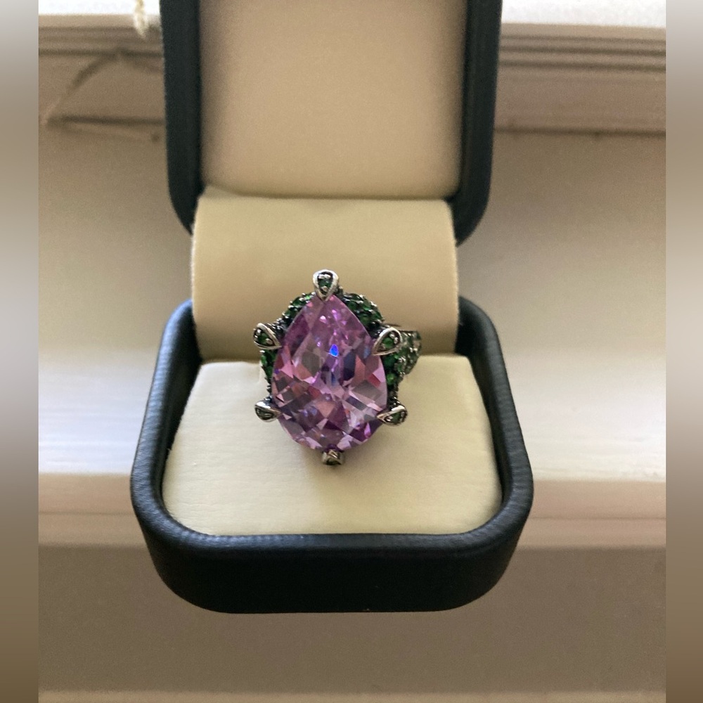 Elegant Sterling Silver Women’s Ring-Size 6 (see photos)